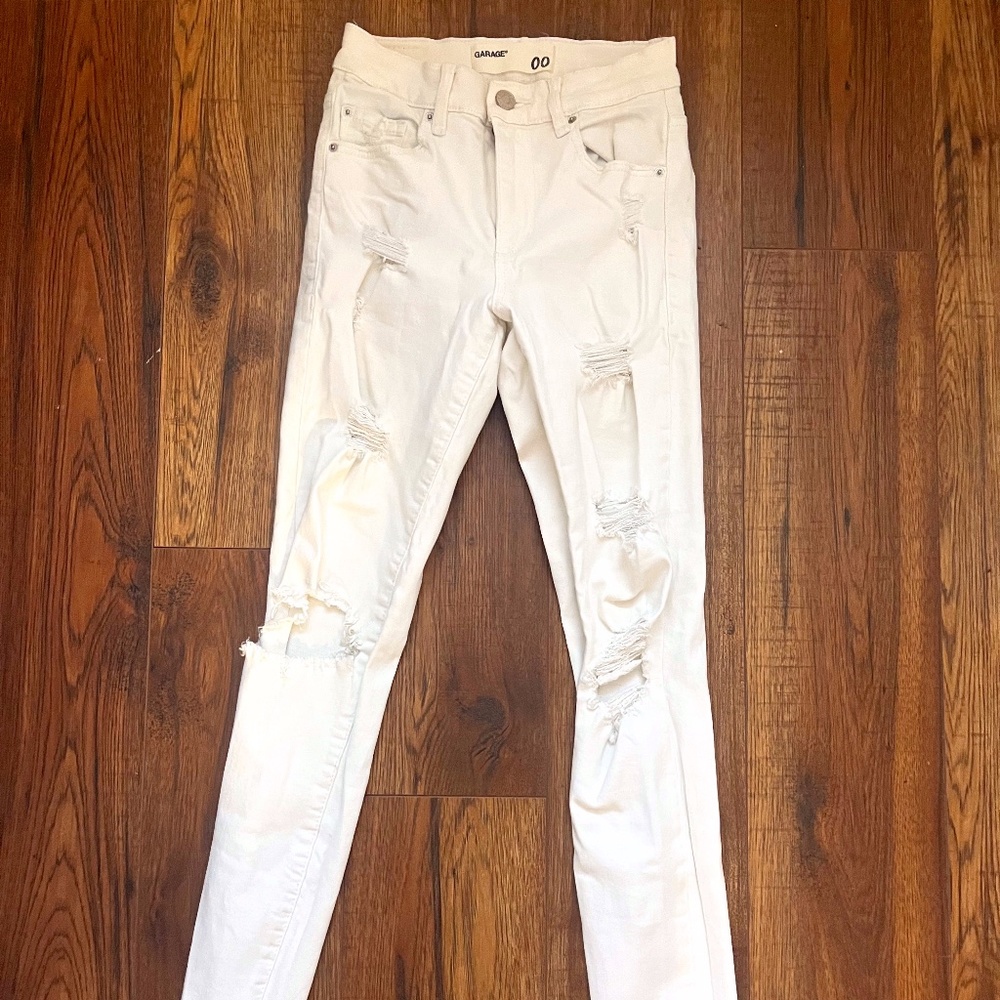 Garage Size 00 Ripped white jeans